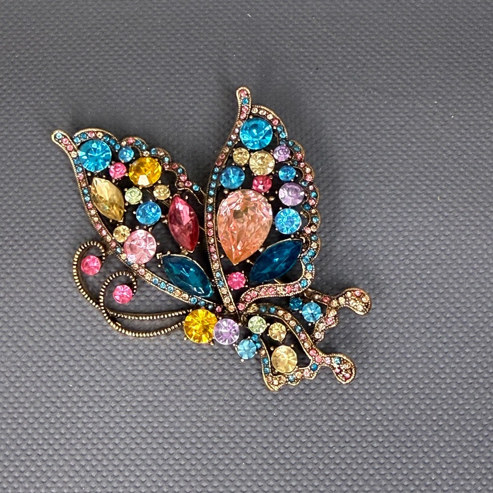 EUC! Crystal Elegant Multicolor Butterfly Large Rhinestone Brooch
